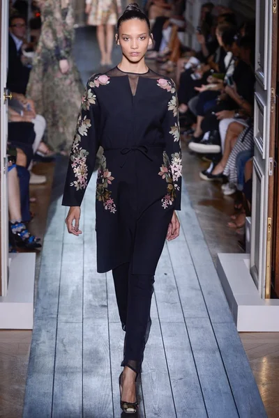 Look 16